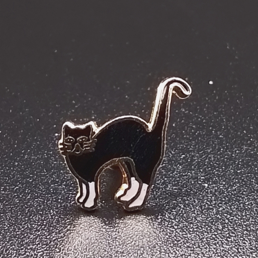 BLACK CAT PIN